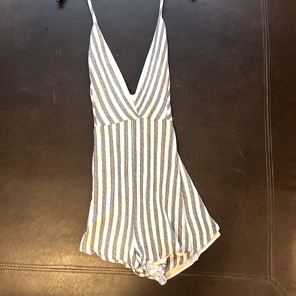 Audrey 3+1  Navy and white striped romper size small